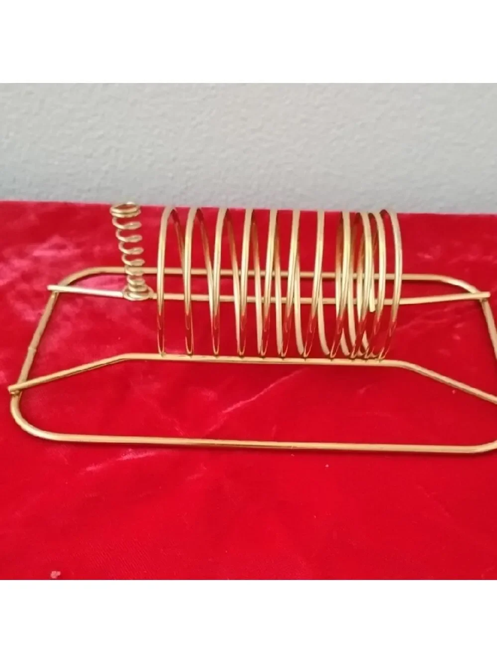 D- NWOT Elegant Gold Mail Holder
